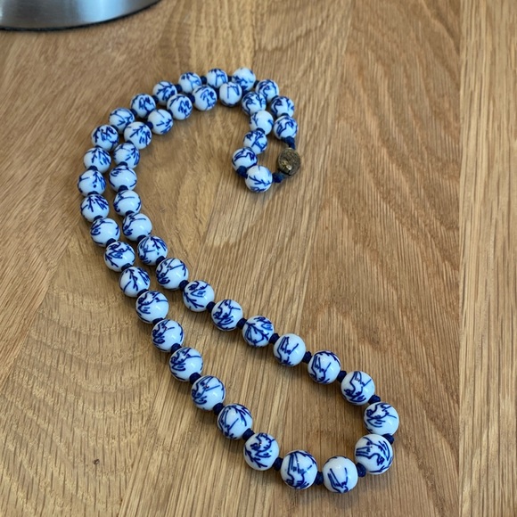 Unknown Jewelry - ASIAN beaded necklace. Silver clasp. Individually tied beads. Rich blue color!
